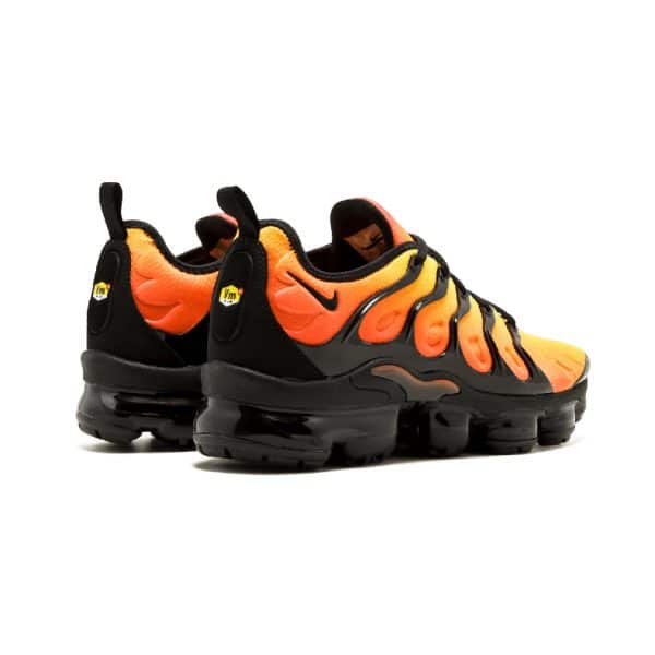 Nike Air Vapormax Plus Amarillas y Naranjas - Image 4