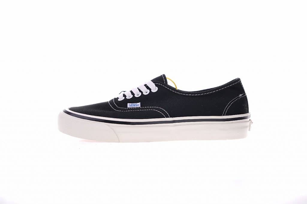 Vans Canvas Negras y Blancas 44 DX