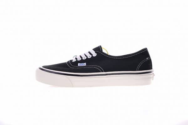 Vans Canvas Negras y Blancas 44 DX