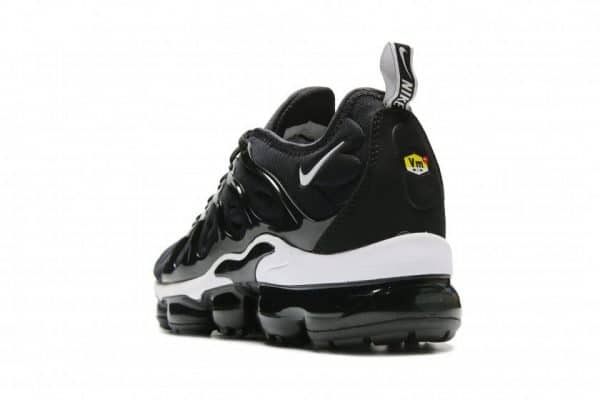 Nike Air Vapormax Plus Negras Blancas - Imagen 2