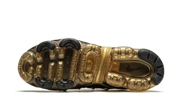 Nike Air Vapormax Plus Metallic Black Gold – Image 4