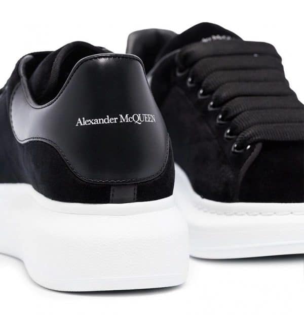Alexander McQueen Oversized Sneaker Velvet Black - Imagen 4