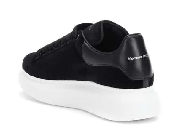 Alexander McQueen Oversized Sneaker Velvet Black - Imagen 2