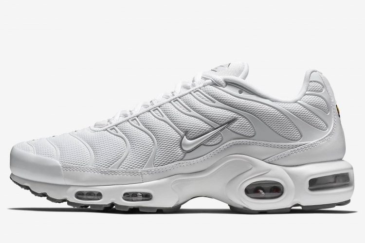 triple white air max tn