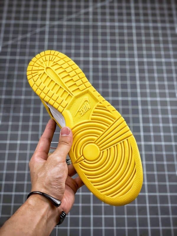 Nike SB Dunk Low Yellow - Imagen 4