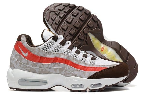 Nike Air Max 95 SE Social FC - Image 3