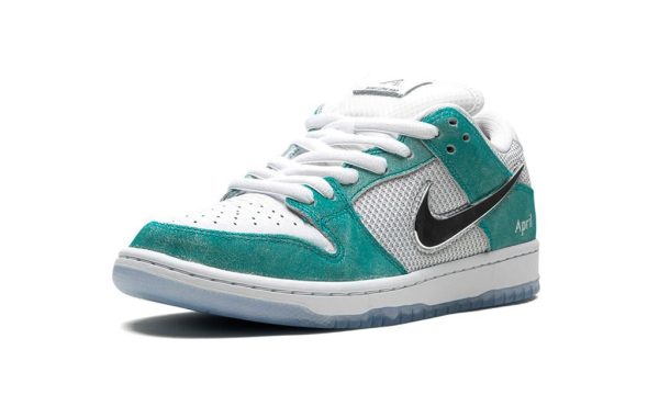 Nike SB Dunk Low April - Image 4