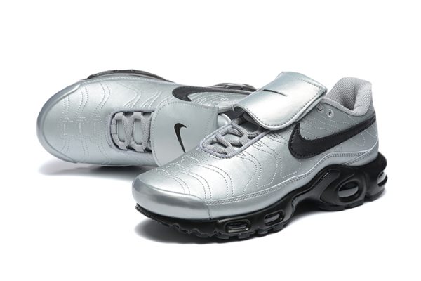 Nike Air Max Plus Tiempo Wolf Grey – Image 2